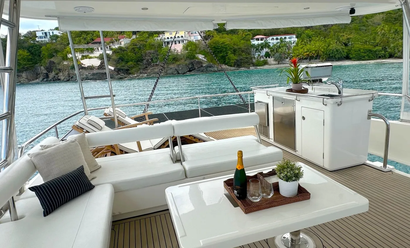 <p>Flybridge seating</p>