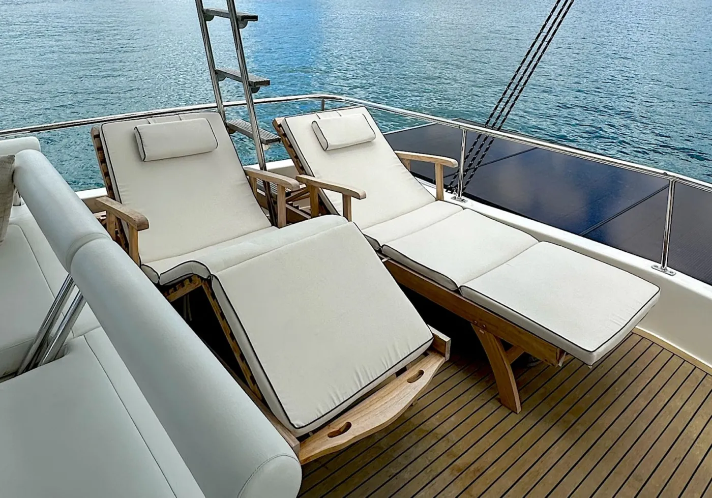 <p>The steam ship loungers</p>