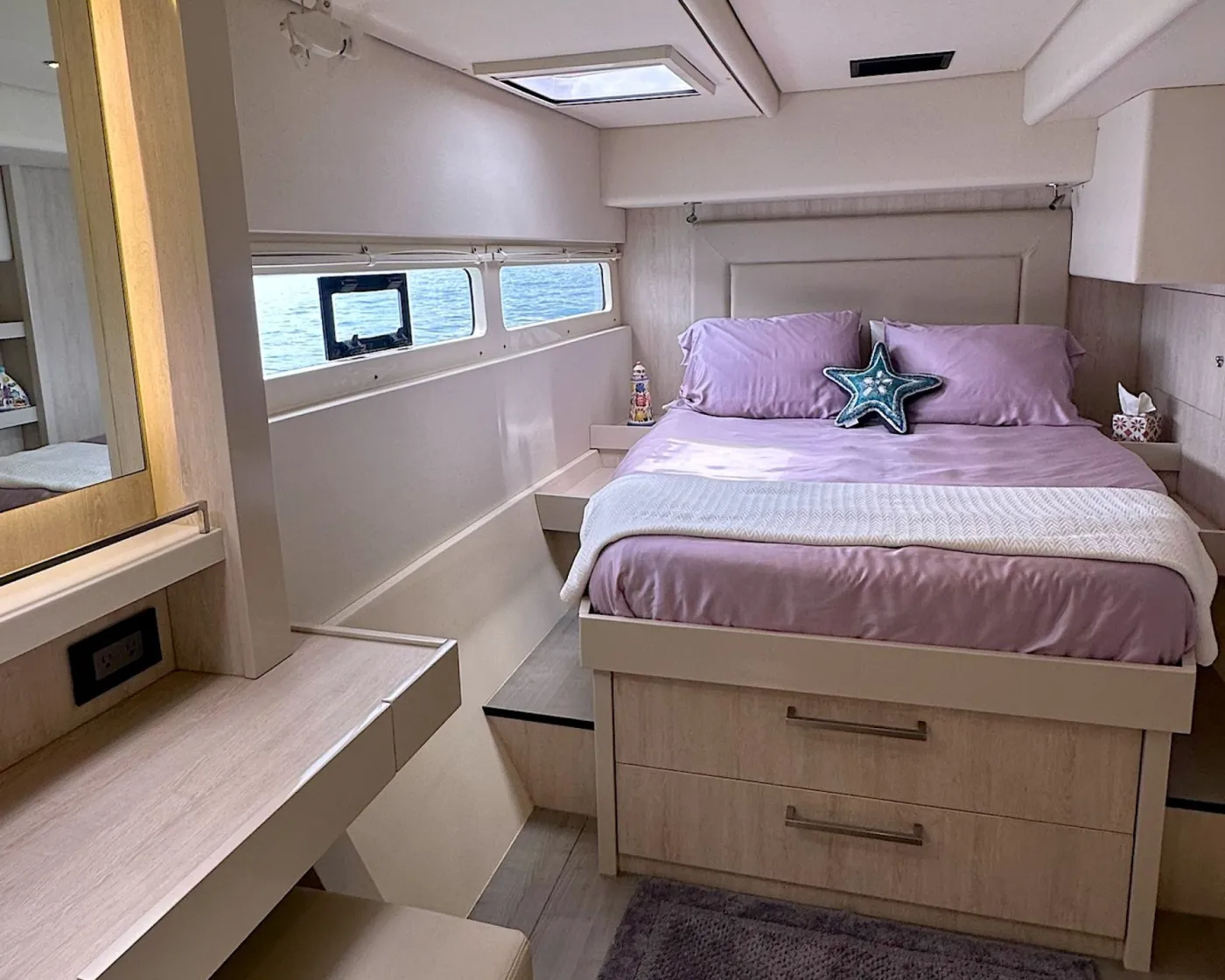 <p>The aft starboard guest queen suite</p>