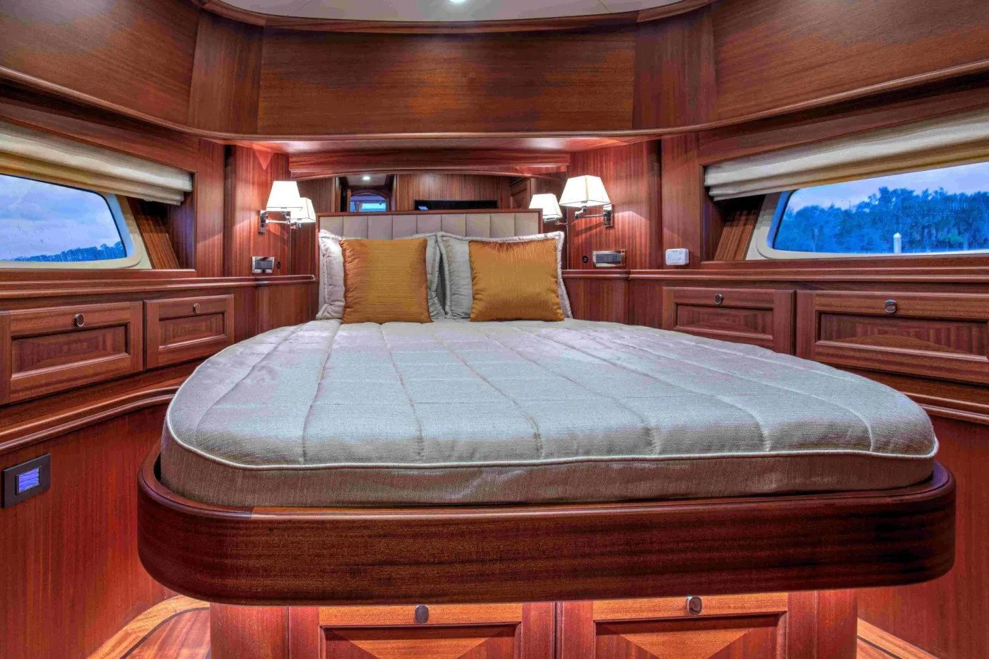 <p>VIP queen cabin</p>