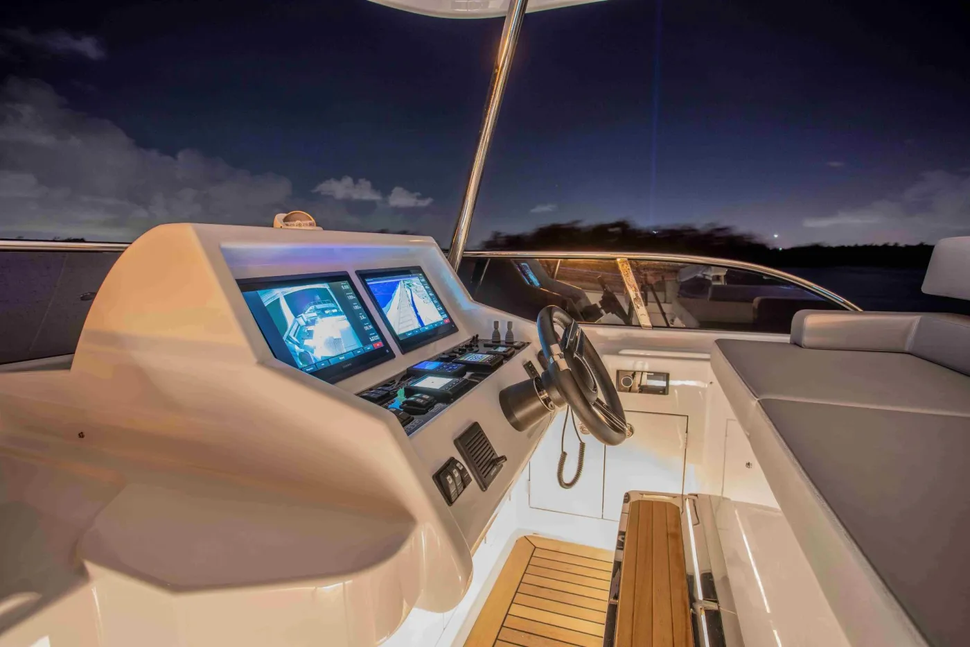 <p>Upper Deck controls</p>