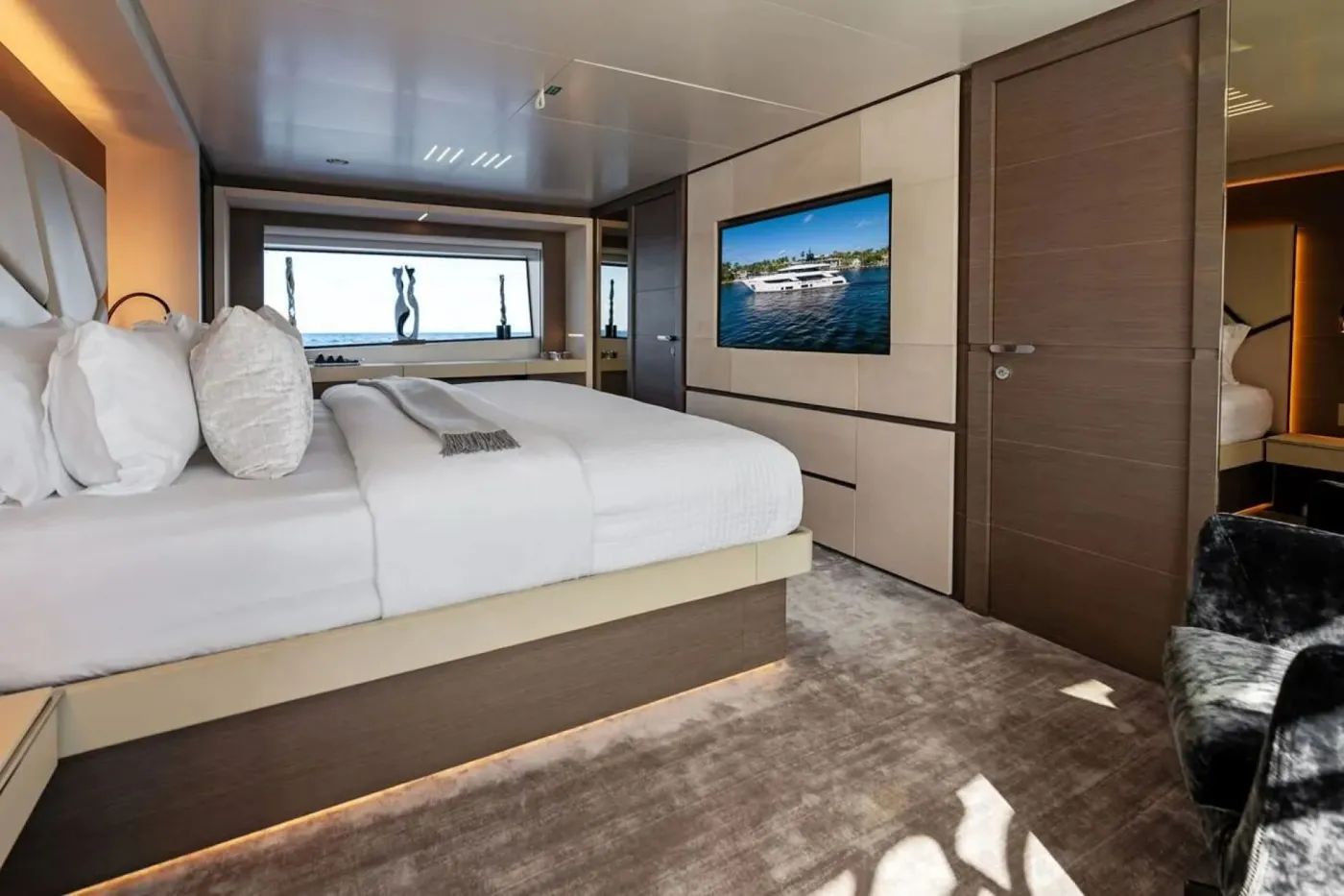 <p>MASTER CABIN</p>