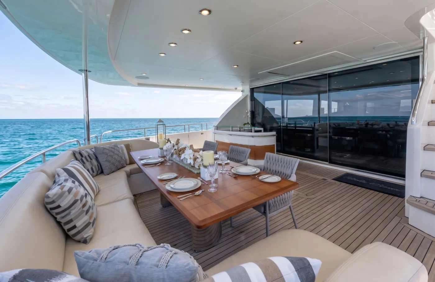 <p>Al fresco dinning area</p>