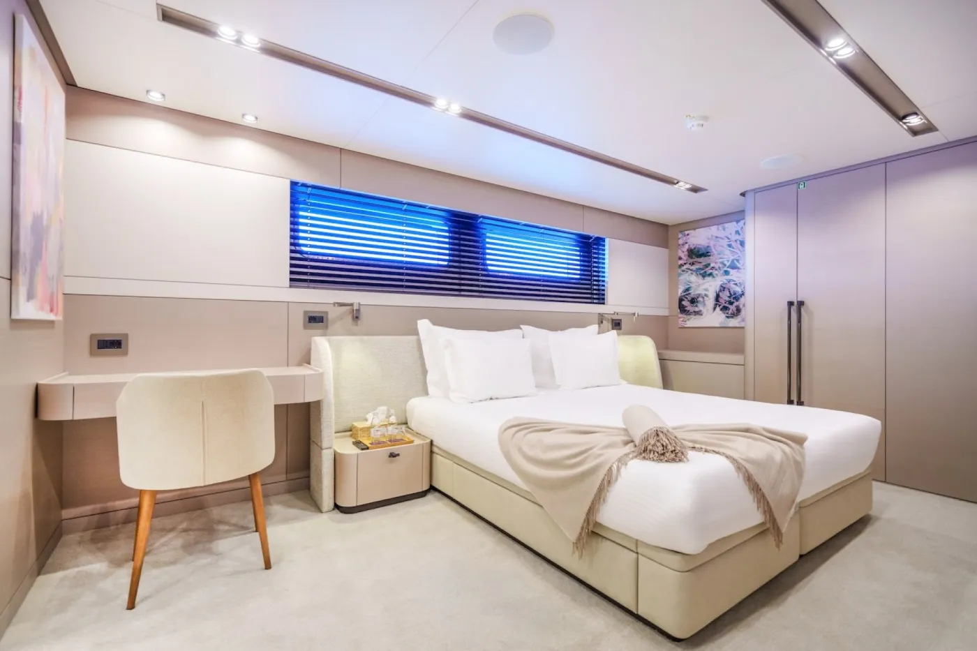 <p>Double Cabin</p>