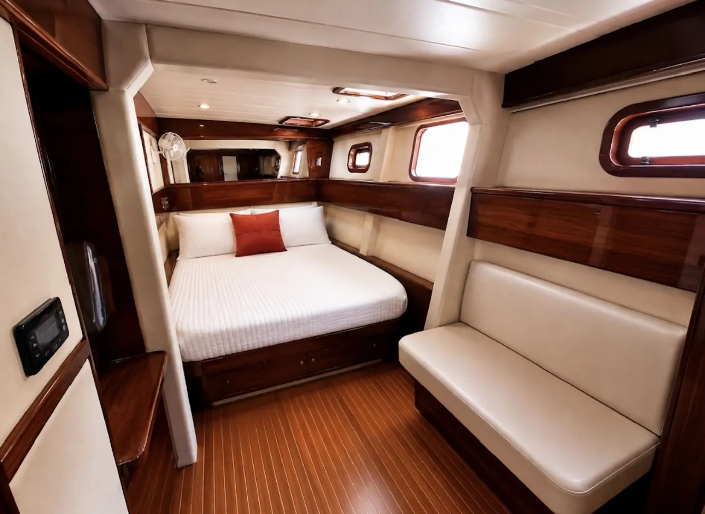 <p>Aft port guest queen suite</p>