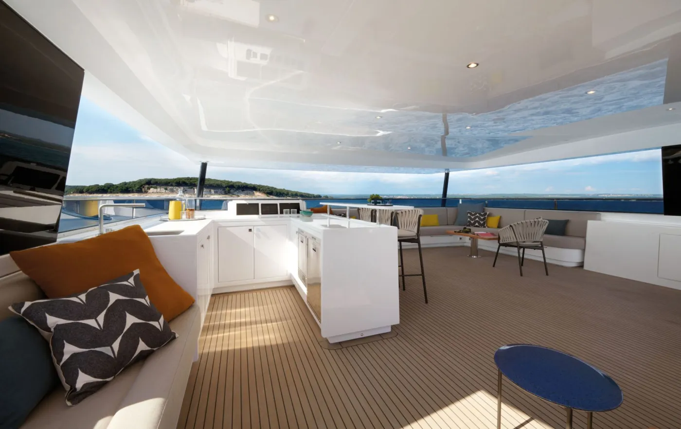 <p>Flybridge helm station and lounging area</p>