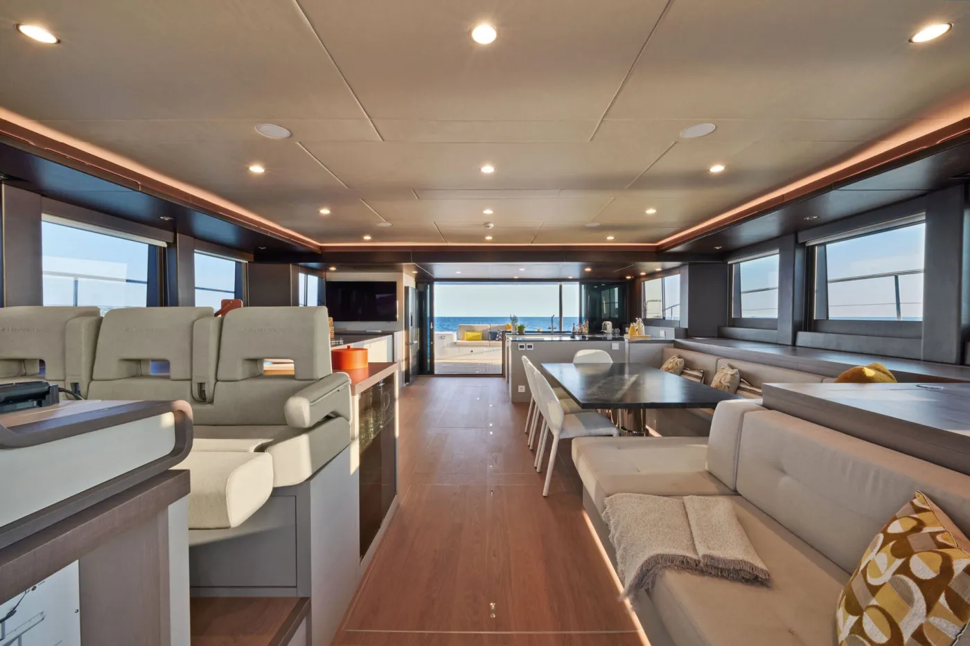 <p>The spacious saloon on ISABELLA 2</p>