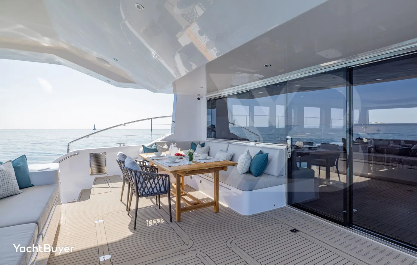 <p>Aft deck alfresco dinging</p>