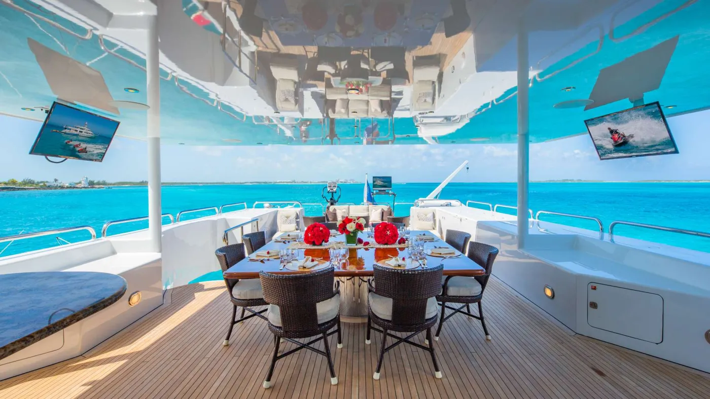 <p>Flybridge Dining</p>