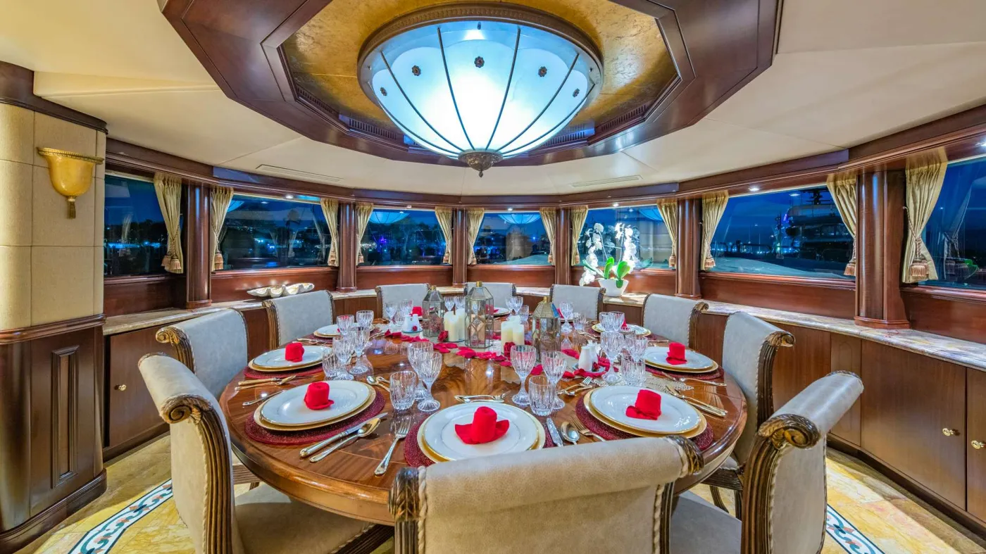 <p>Formal Dining</p>