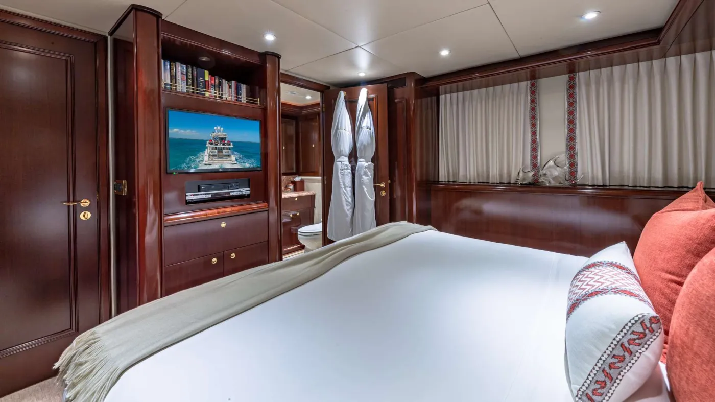 <p>King Guest Stateroom 2</p>