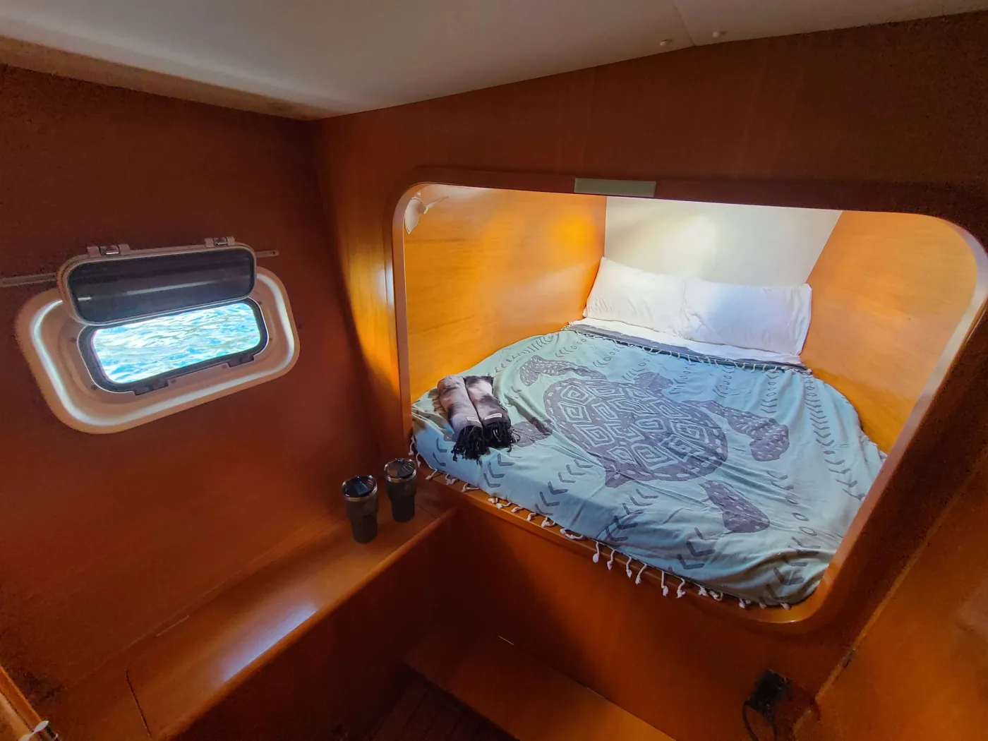 <p>Port forward Stateroom Queen Bed. All rooms have 2 fans and a hatch to catch natural ocean breezes.</p>