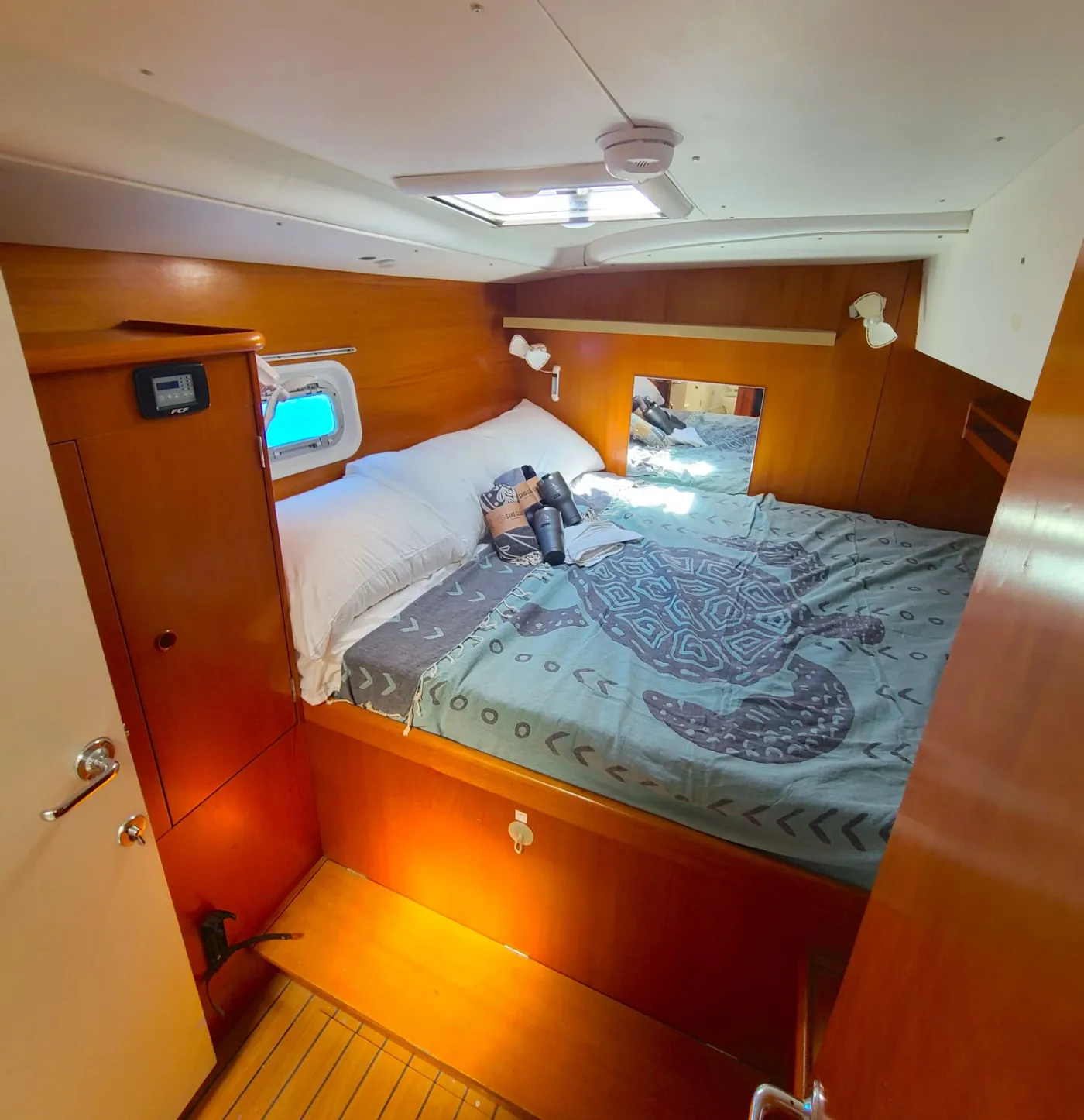 <p>Starboard Guest aft Stateroom Queen bed with ensuite head.</p>