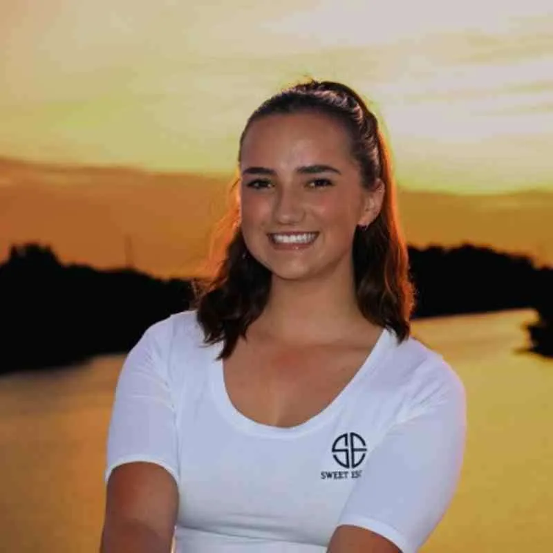 Ash-Lynn Nel Stewardess