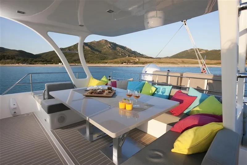 <p>Flybridge</p>