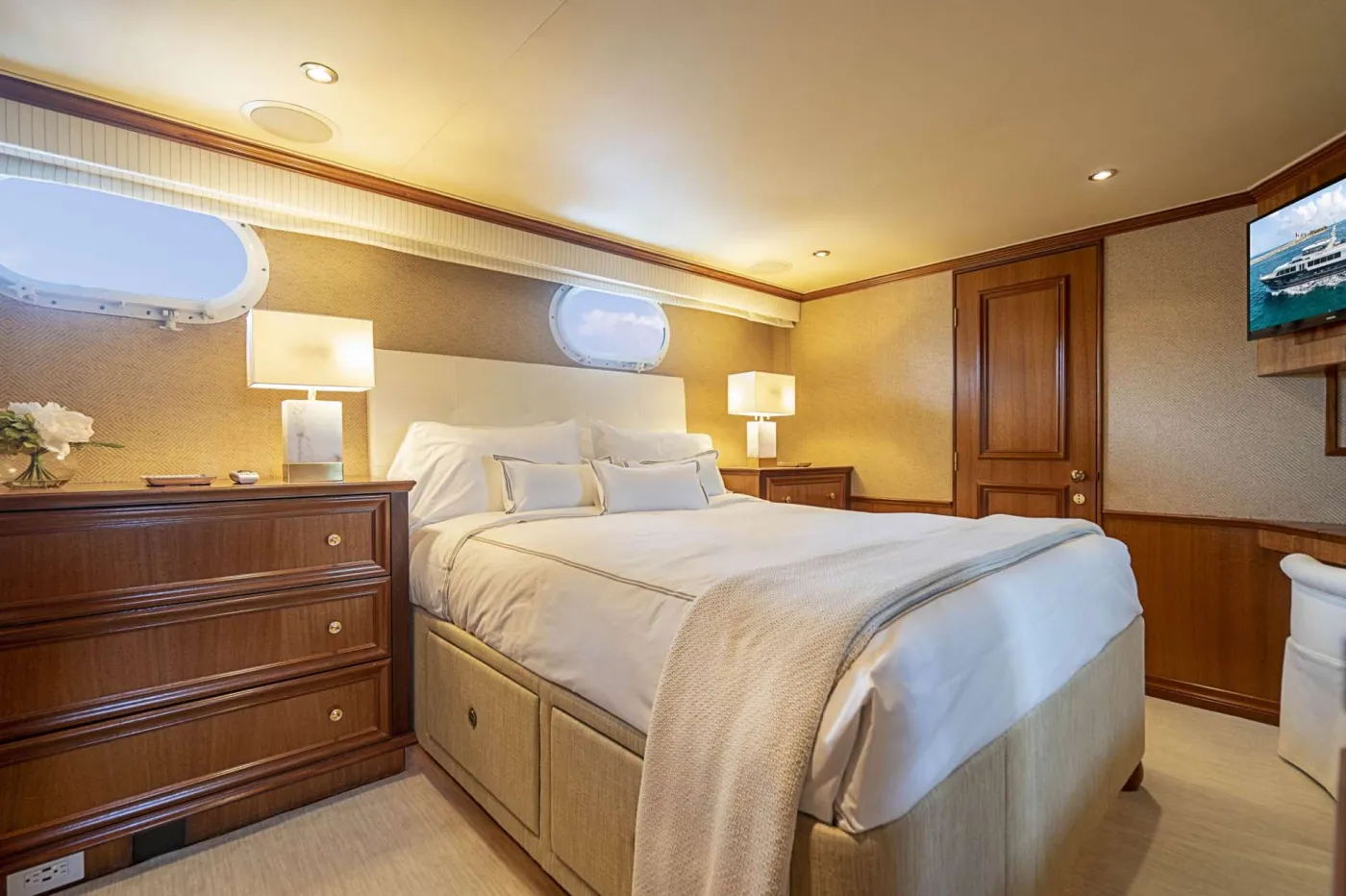 <p>Starboard Guest Stateroom</p>