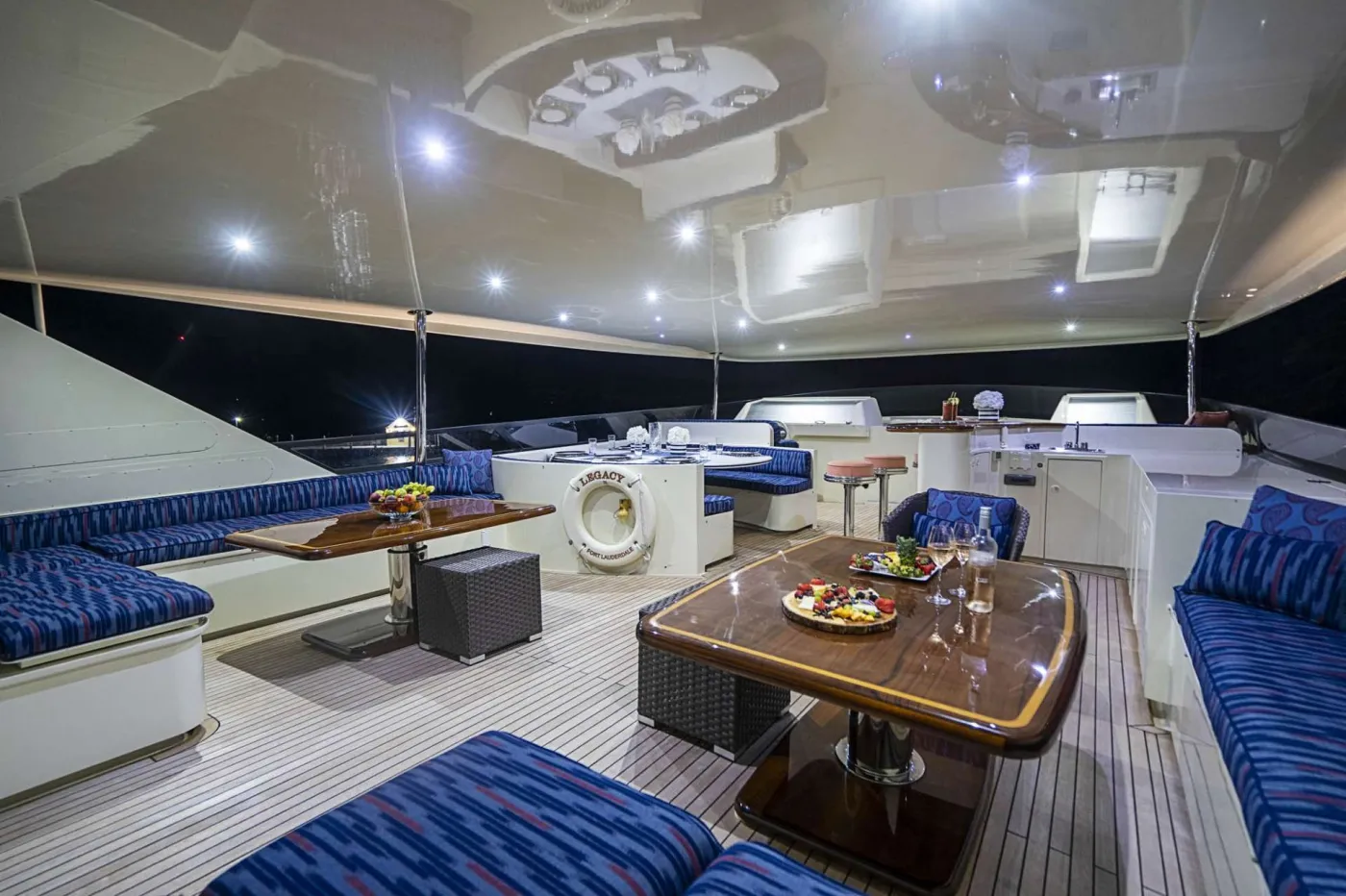 <p>Flybridge</p>