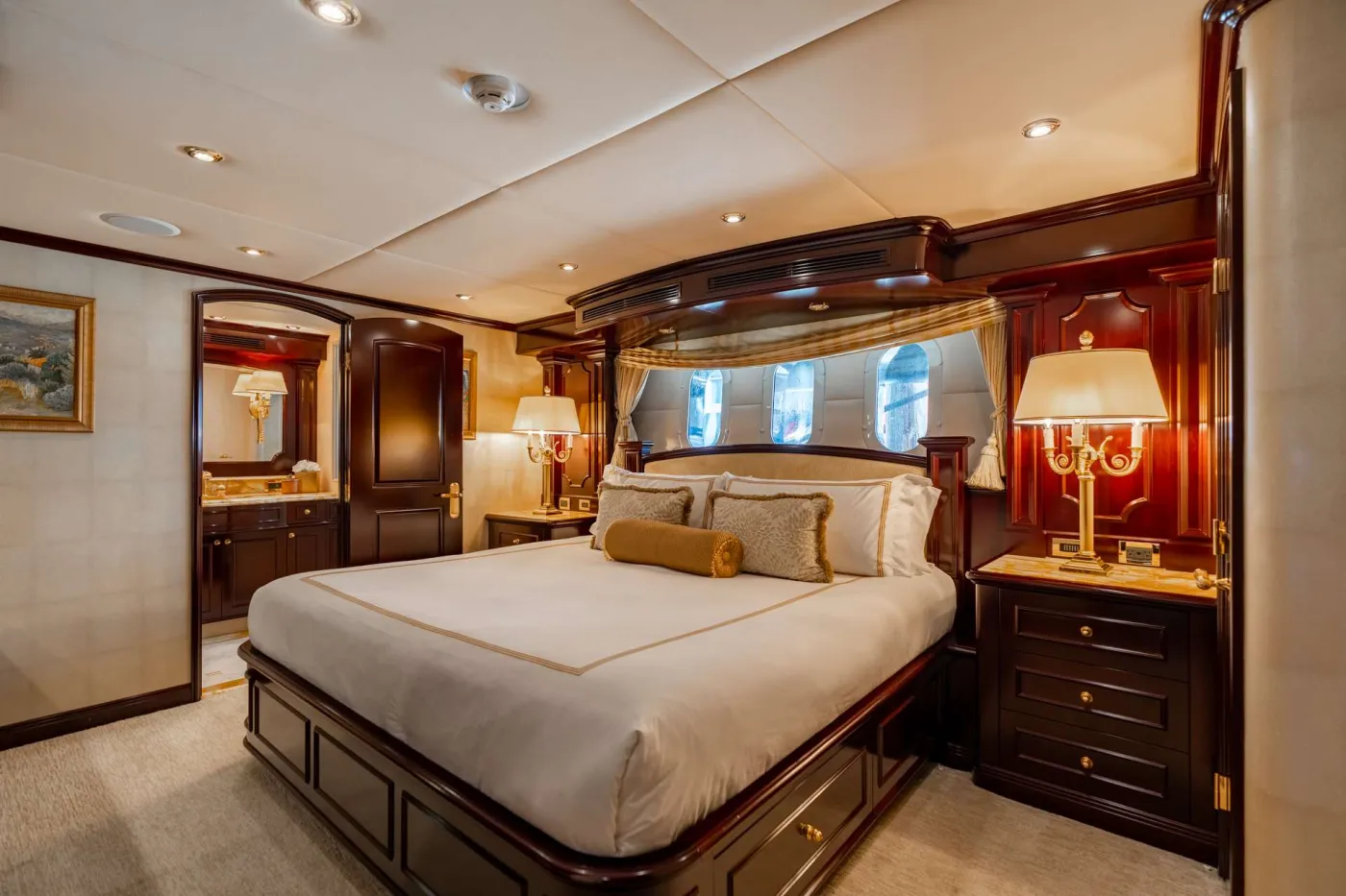 <p>King Guest Stateroom</p>