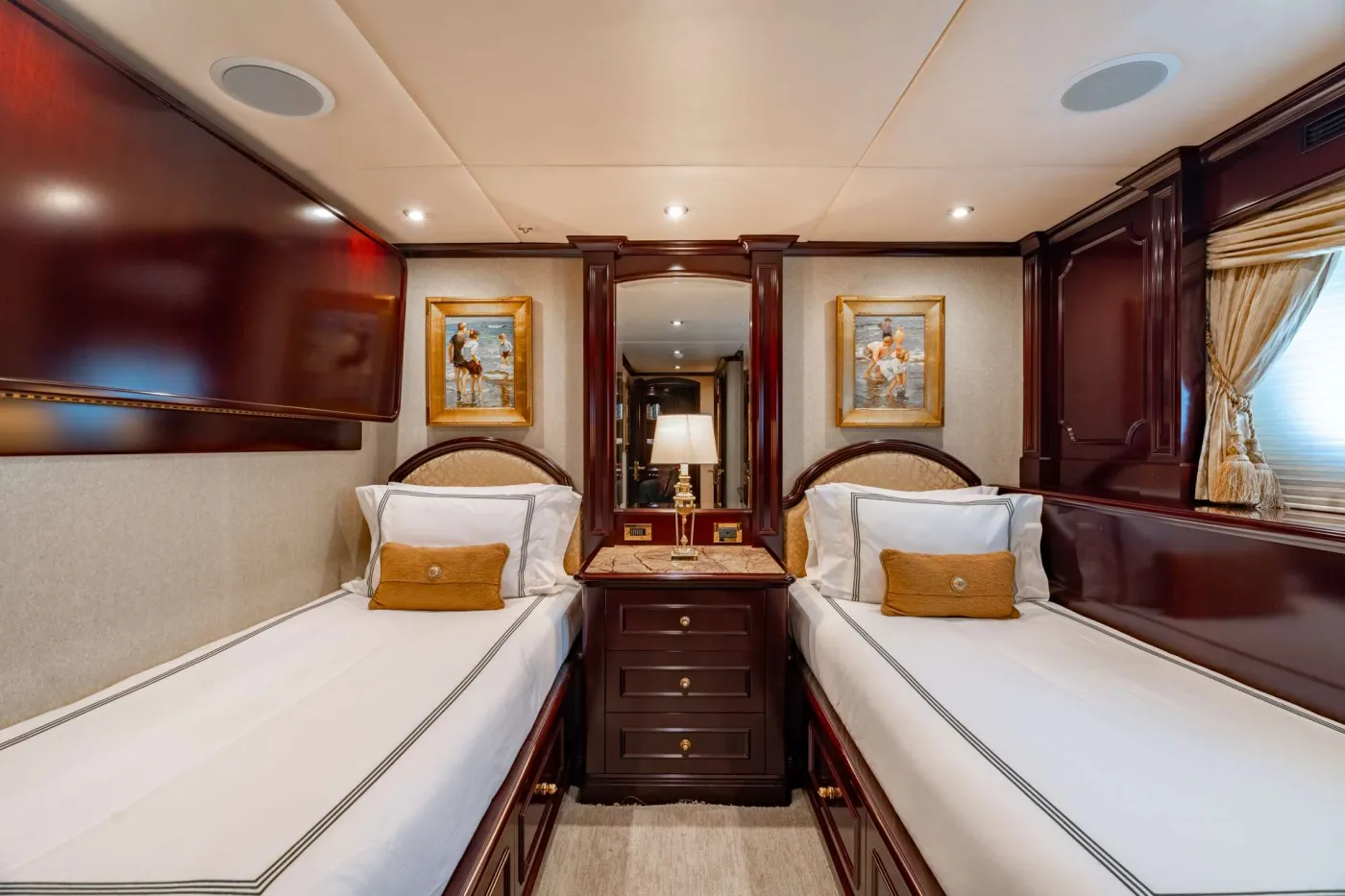 <p>Twin Guest Stateroom</p>