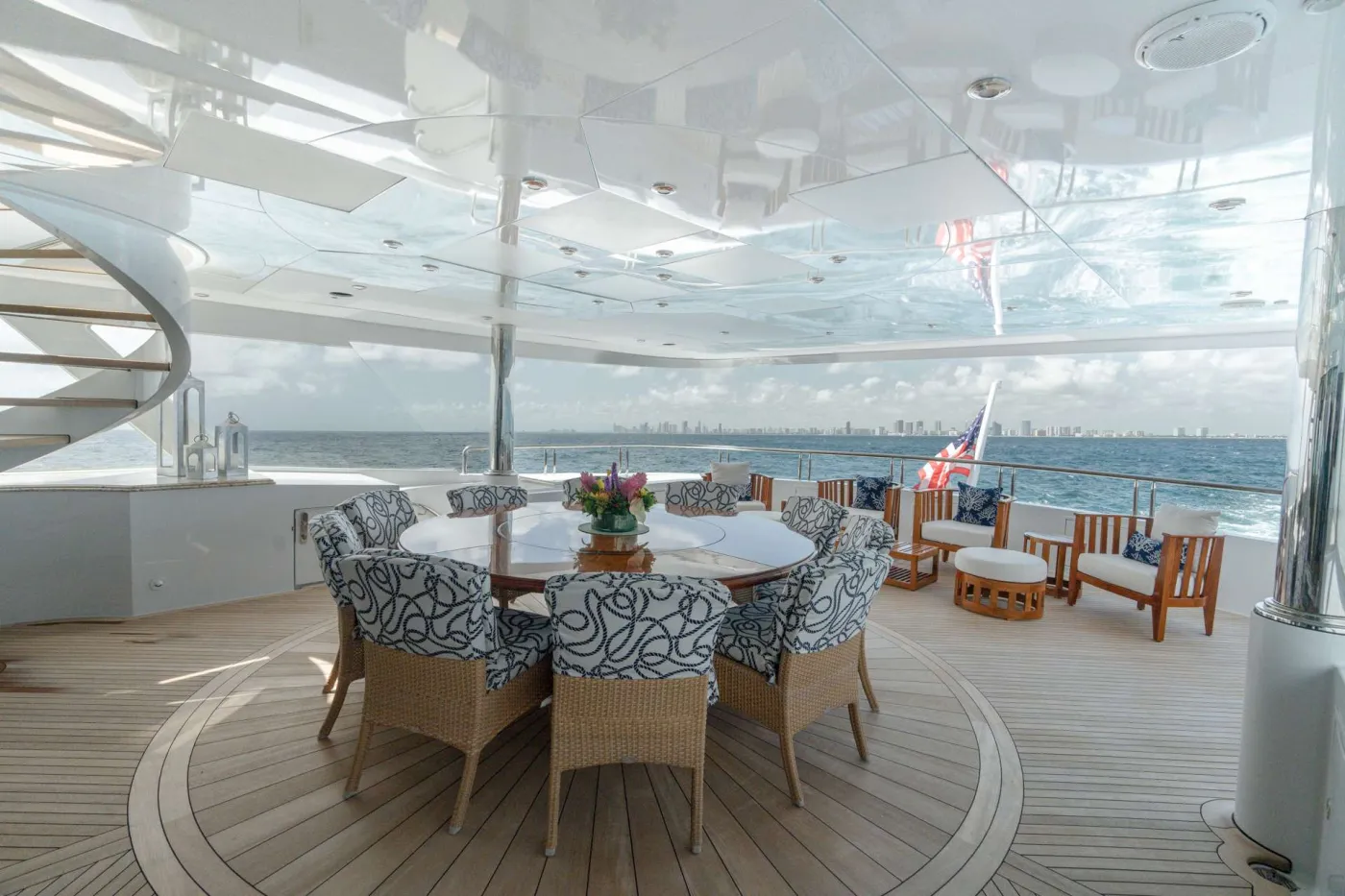 <p>Skylounge Aft Dining</p>