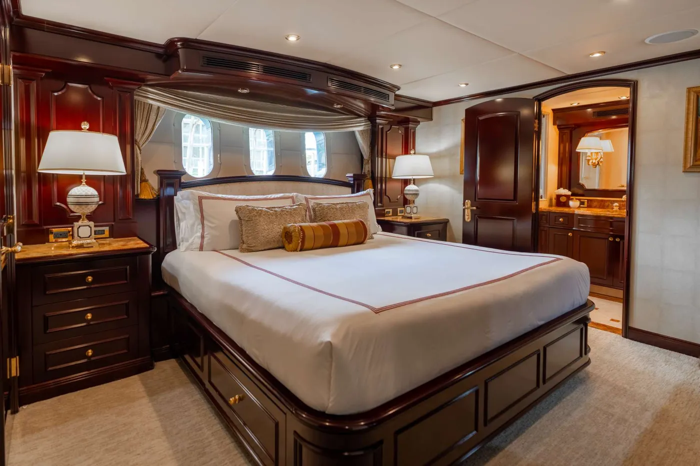 <p>King Guest Stateroom</p>
