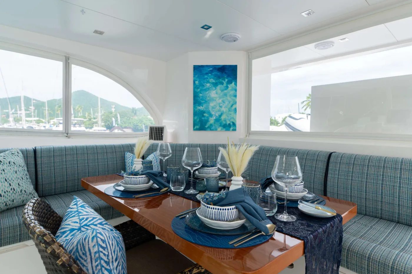 <p>Flybridge Dining</p>