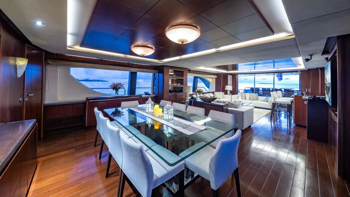 <p>Salan Aft w Formal Dining</p>