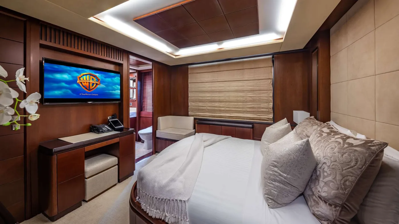 <p>Queen Stateroom </p>