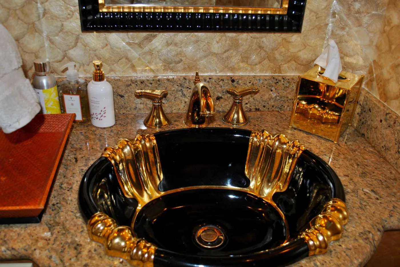 <p>Additional interior photos of Lady Lex are featured on the Guest Comments page</p>
