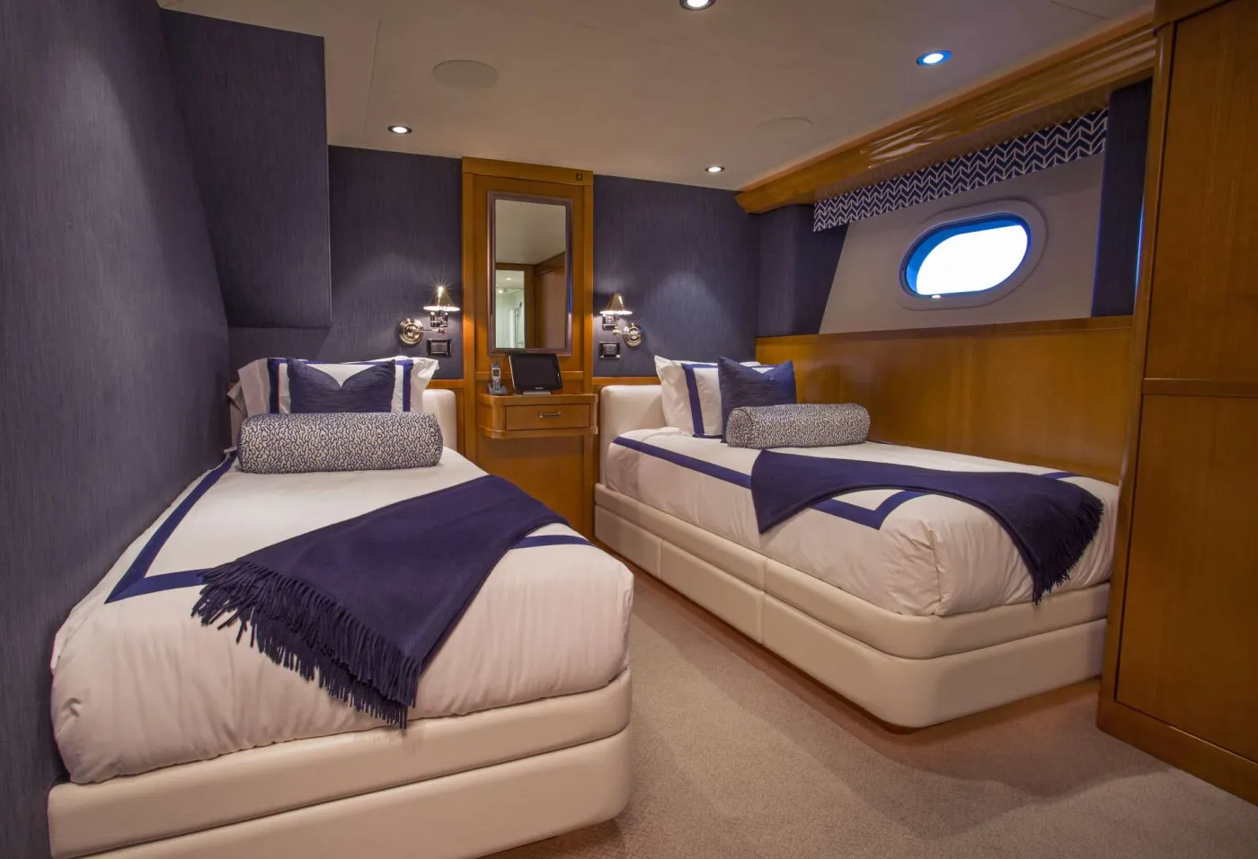 <p>Twin Guest Stateroom</p>