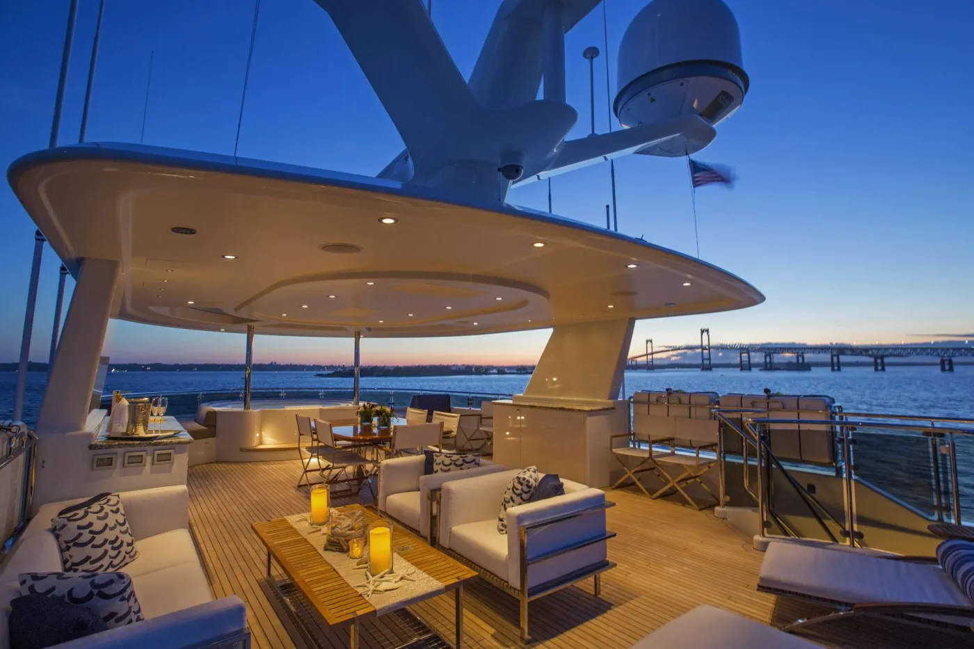 <p>Sun Deck Dining</p>