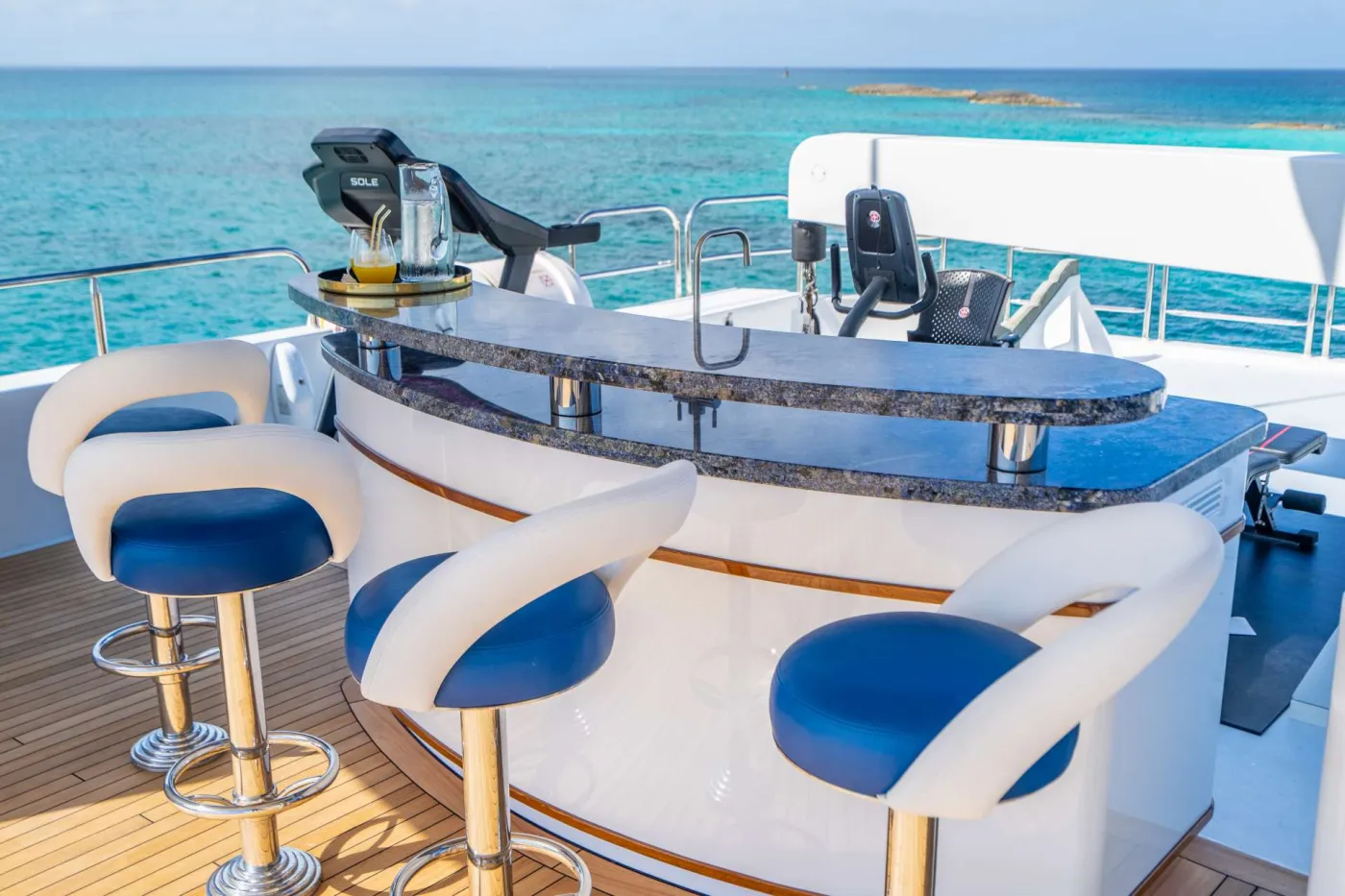<p>Flybridge bar </p>