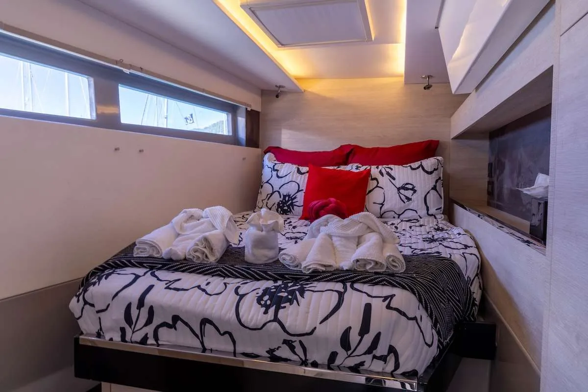 <p>Starboard Forward Cabin</p>