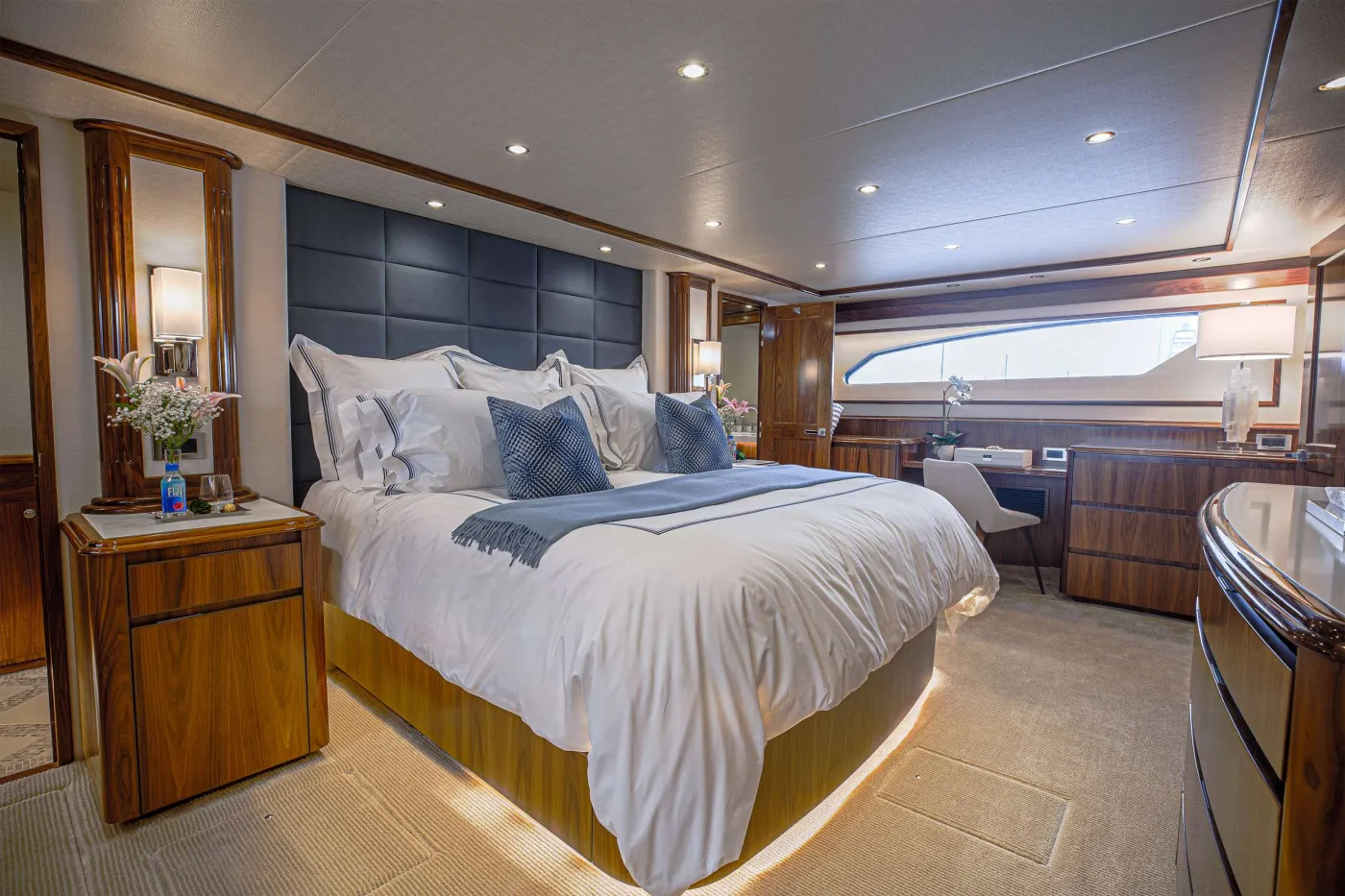 <p>Master King Stateroom</p>