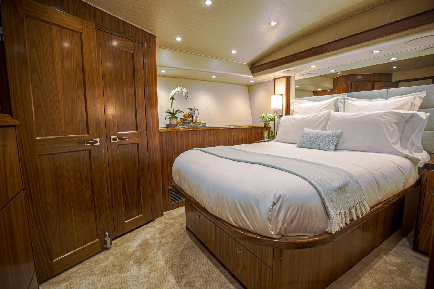 <p>Queen Stateroom</p>