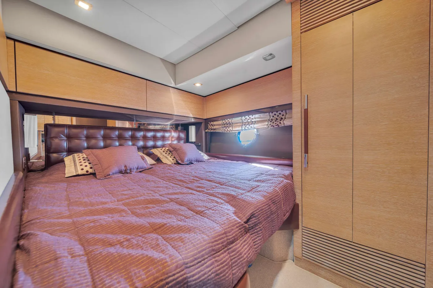 <p>King Convertible Cabin</p>