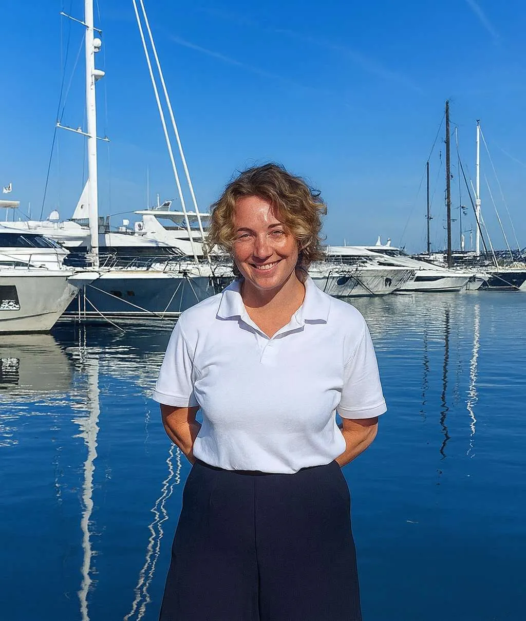 Camille Ehret Stewaedess / Divemaster