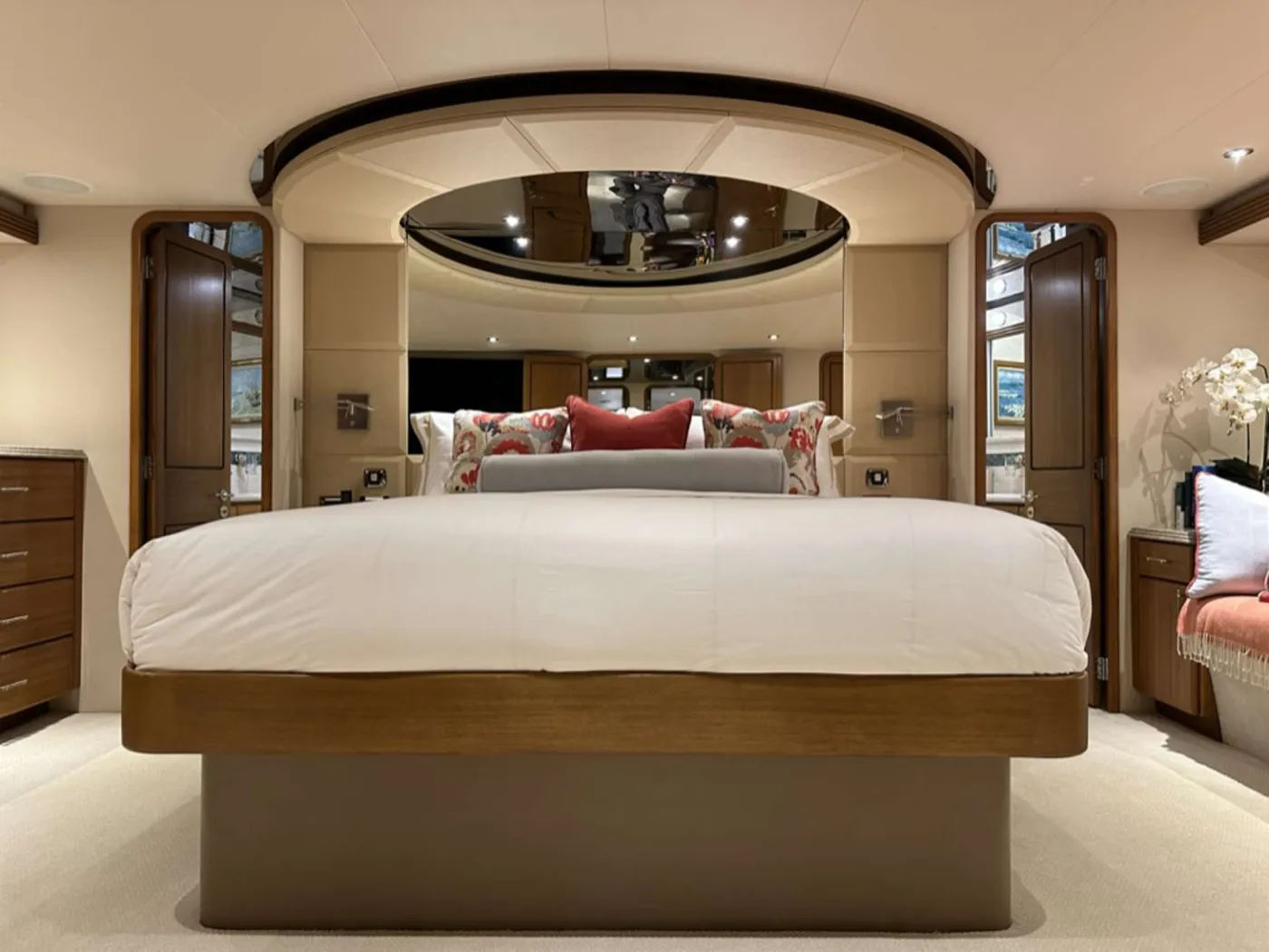 <p>Master Stateroom</p>