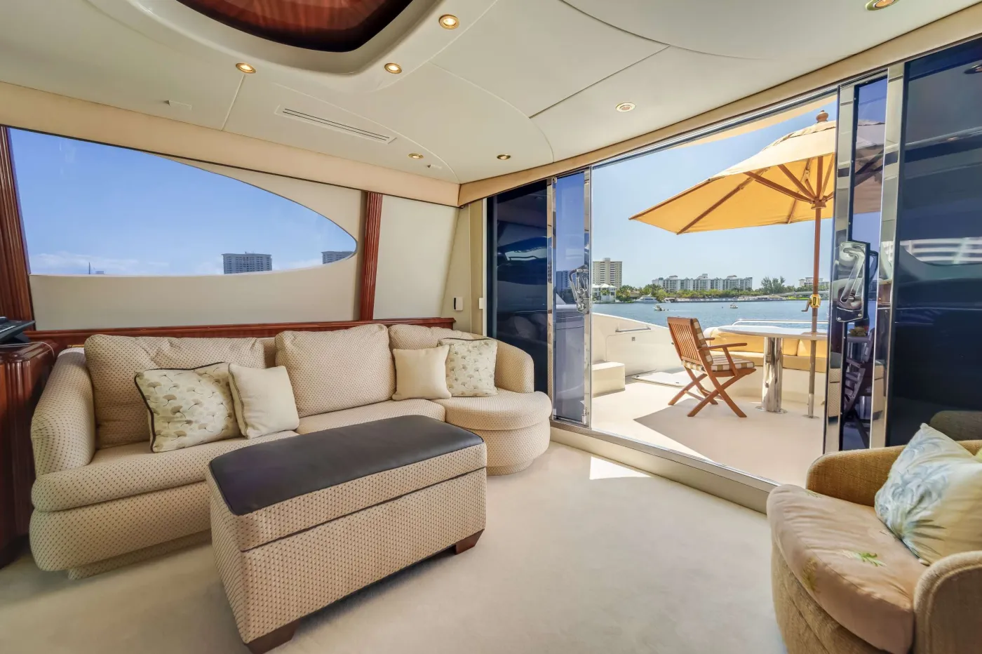 <p>Skylounge</p>