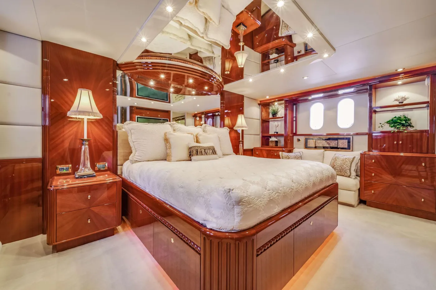 <p>Master Stateroom</p>