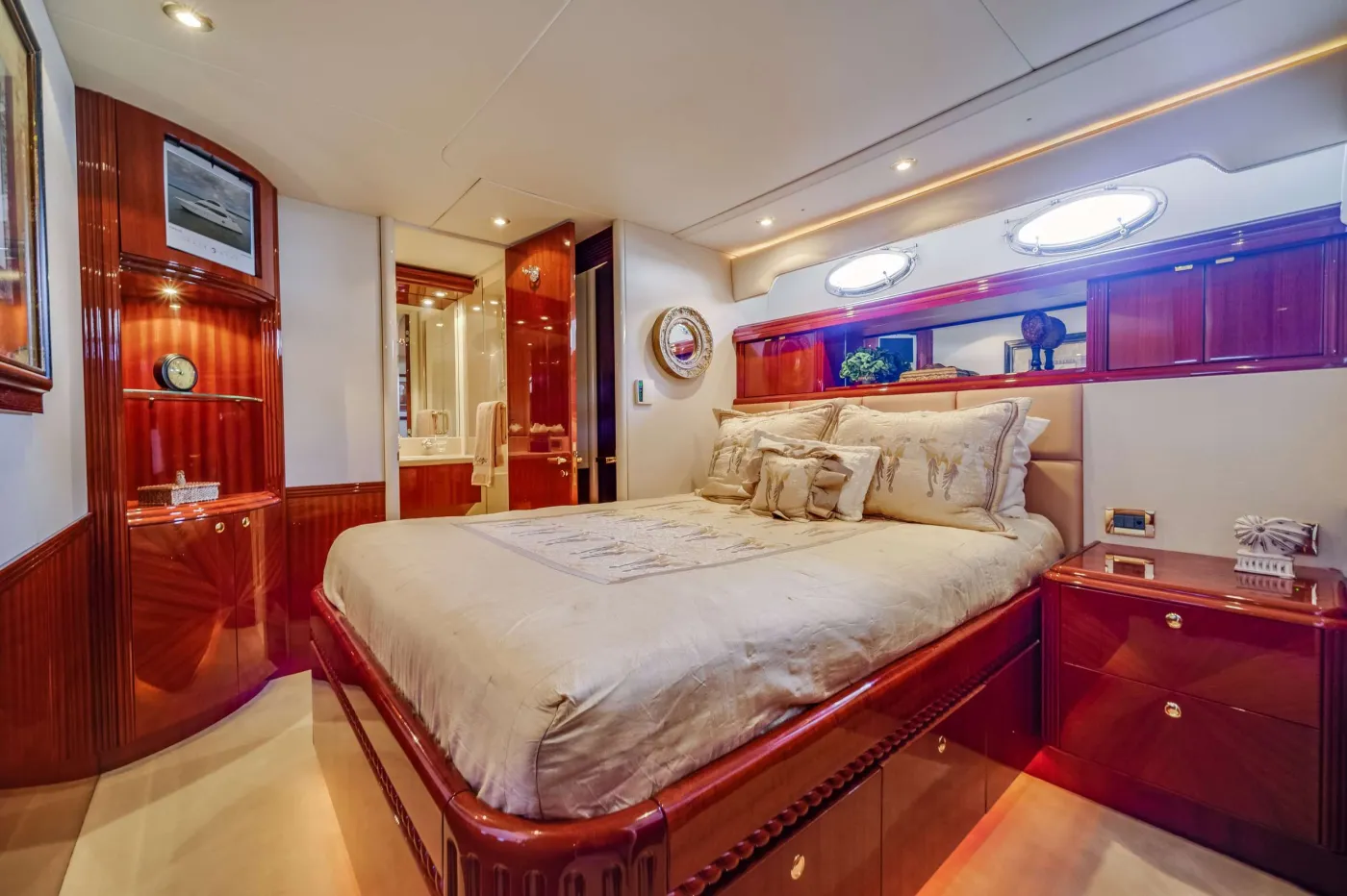 <p>Guest Stateroom</p>
