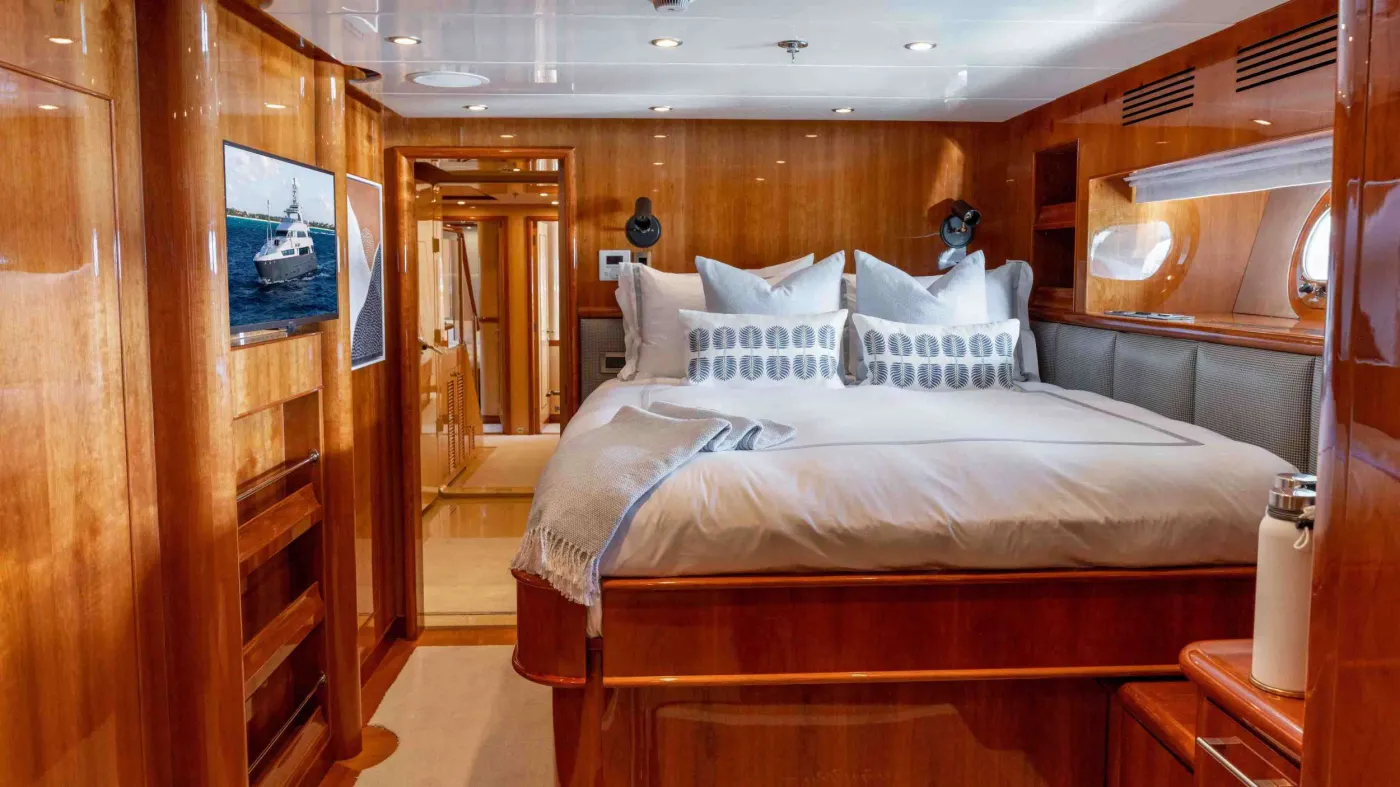 <p>Guest Stateroom converted to Queen</p>
