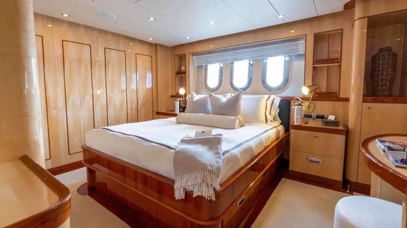 <p>King-sized Stateroom </p>