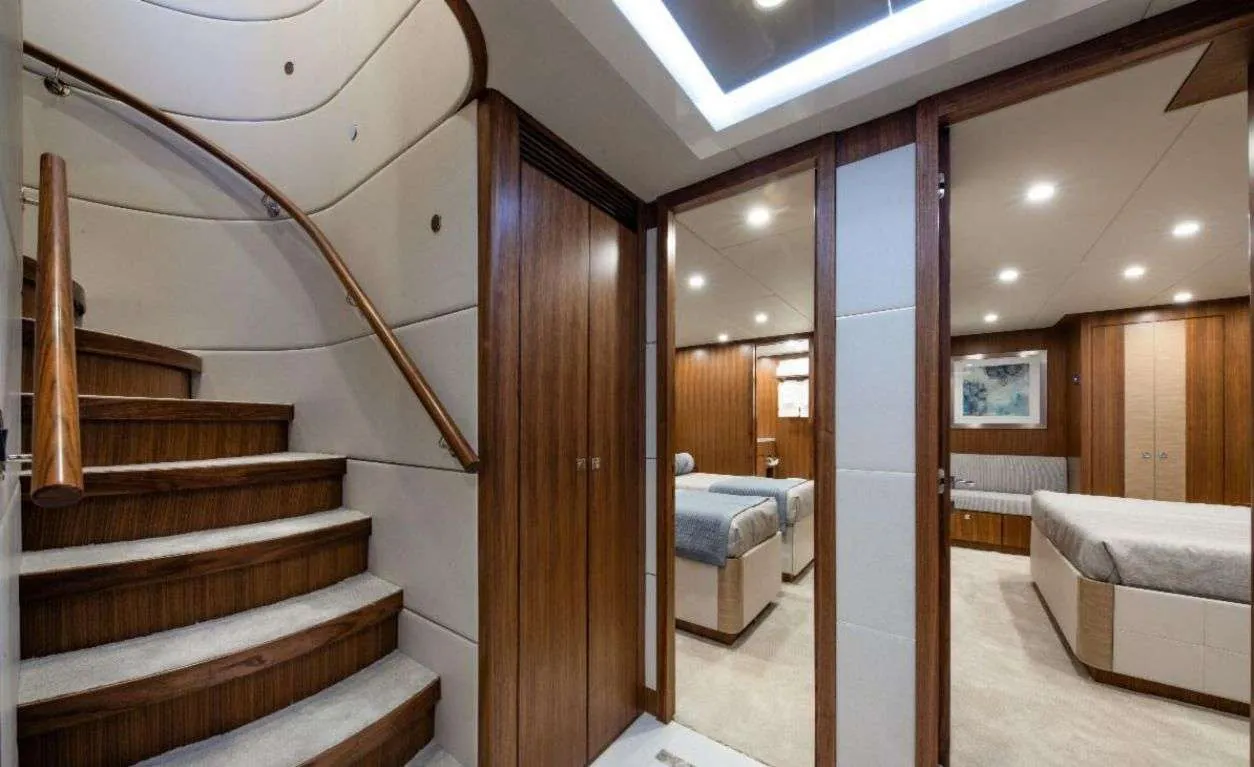 <p>Guest Staterooms Entry Way</p>
