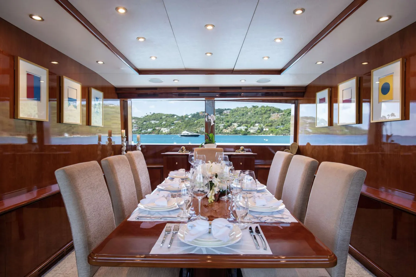 <p>Formal Dinning </p>