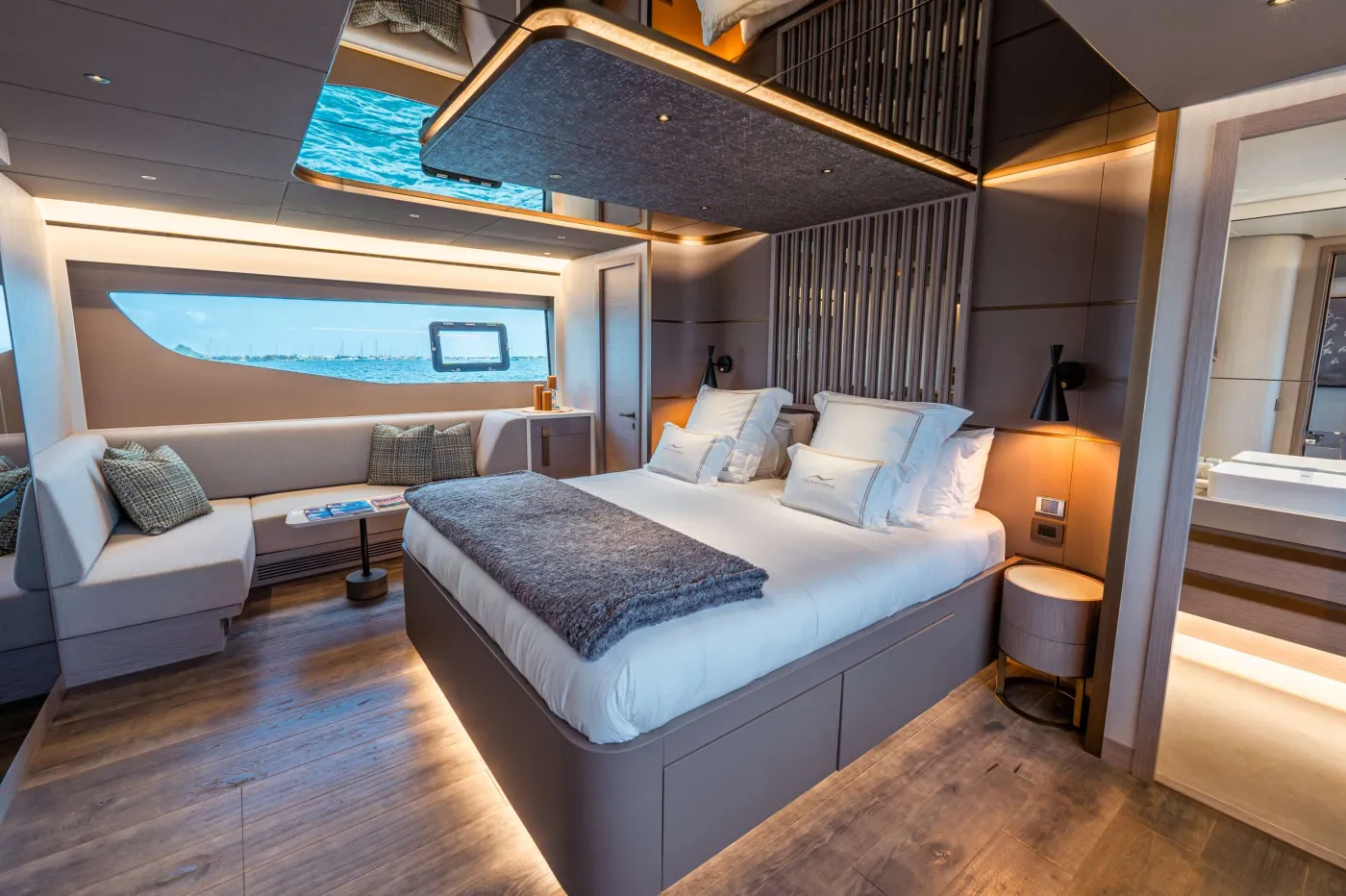 <p>Master Stateroom</p>