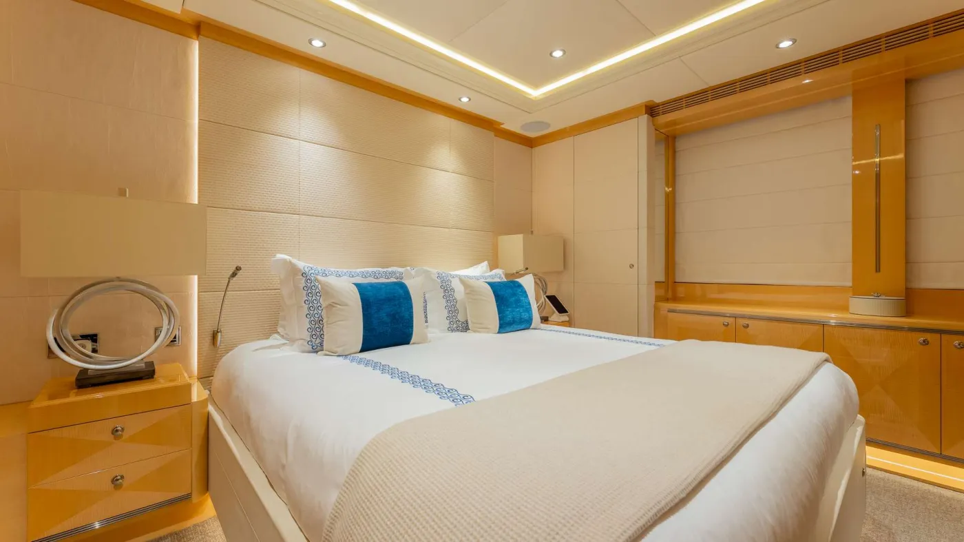 <p>Queen Guest Stateroom (port)</p>