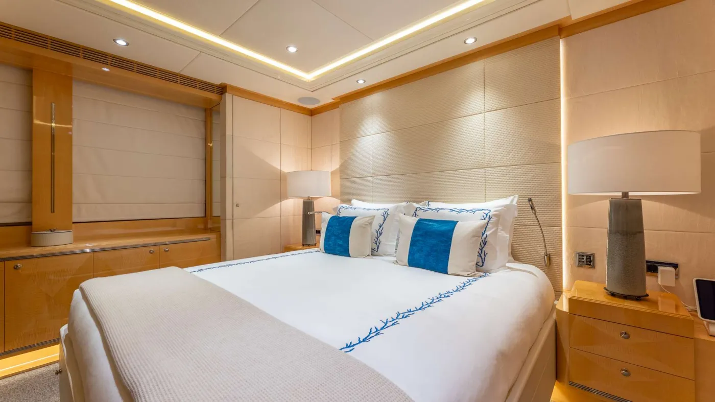 <p>Queen Guest Stateroom (starboard)</p>