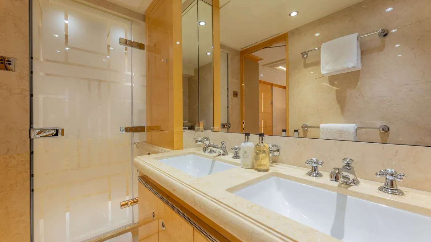 <p>Guest Stateroom Ensuite</p>