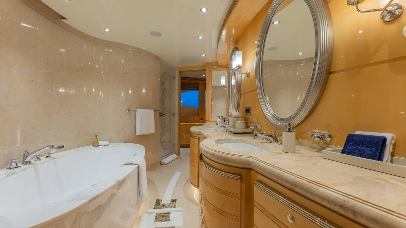 <p>Master Ensuite</p>